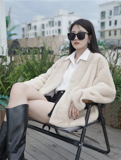 معطف فرو المنك الحقيقي الفاخر لكامل البشرة للنساء
